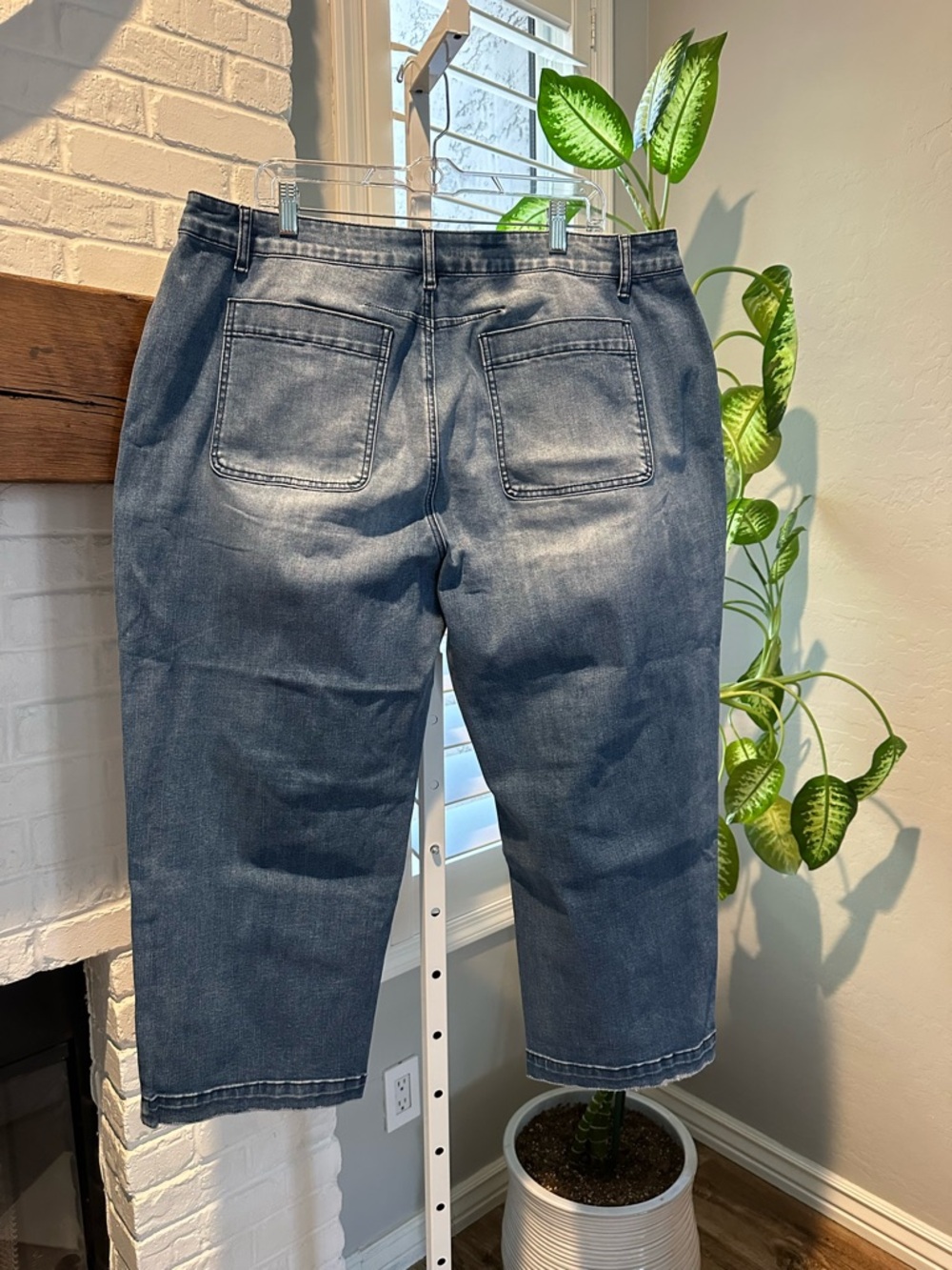 Flamingals Wash Stitch Detail Mid Rise Barrel Leg Crop Jeans Size 4X (18-20) - Picture 5 of 6